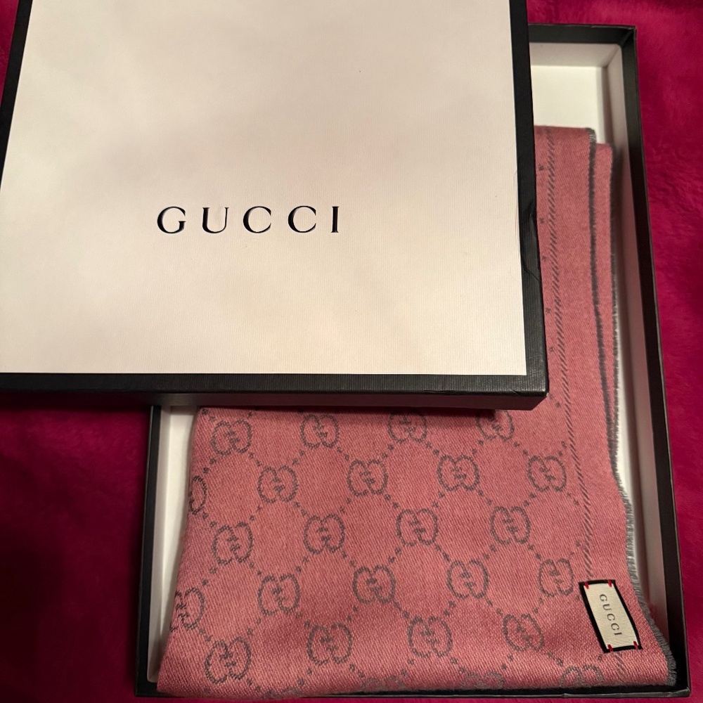 Gucci pink and gray wool scarf